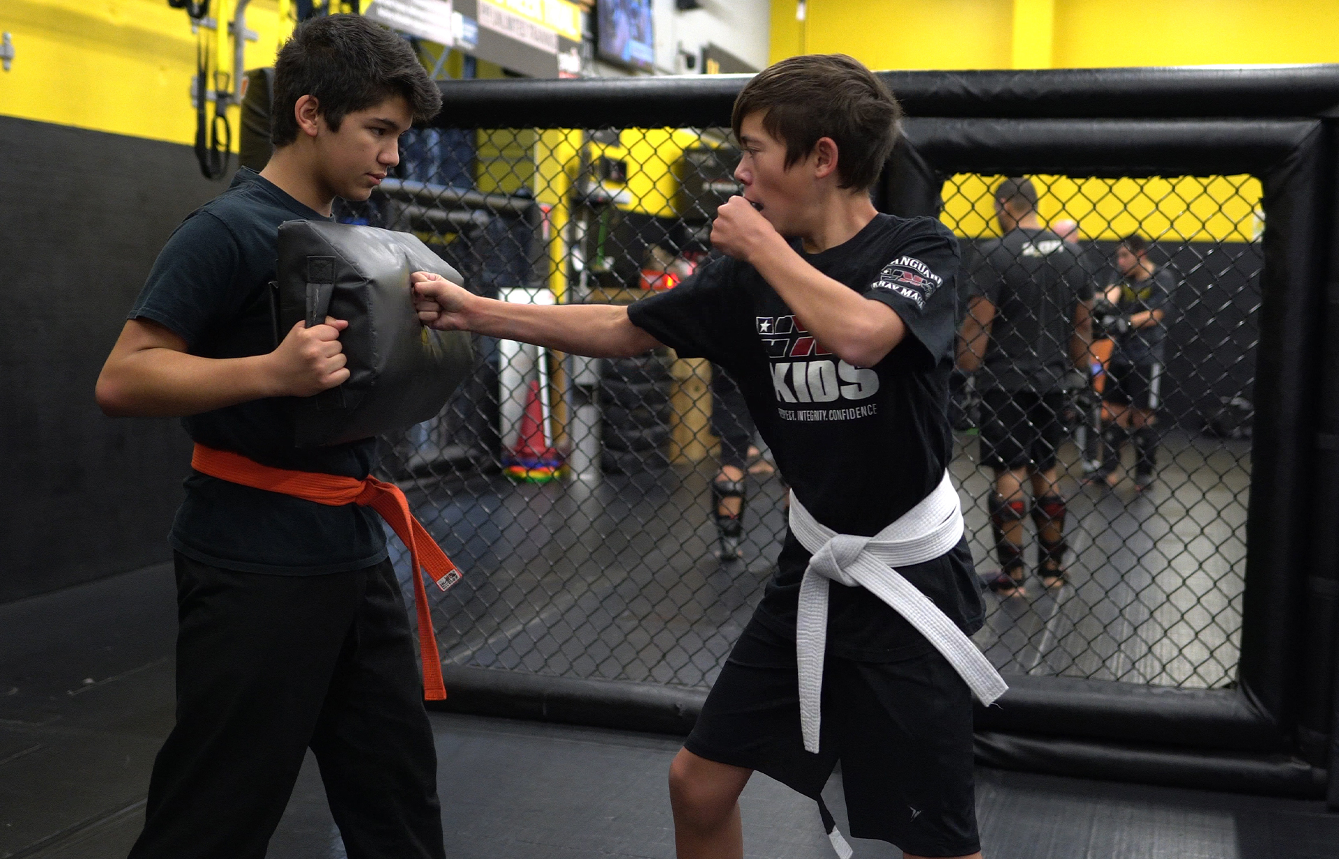 vkmkids-kravmaga-punching copy vkmkids-kravmaga-punching copy